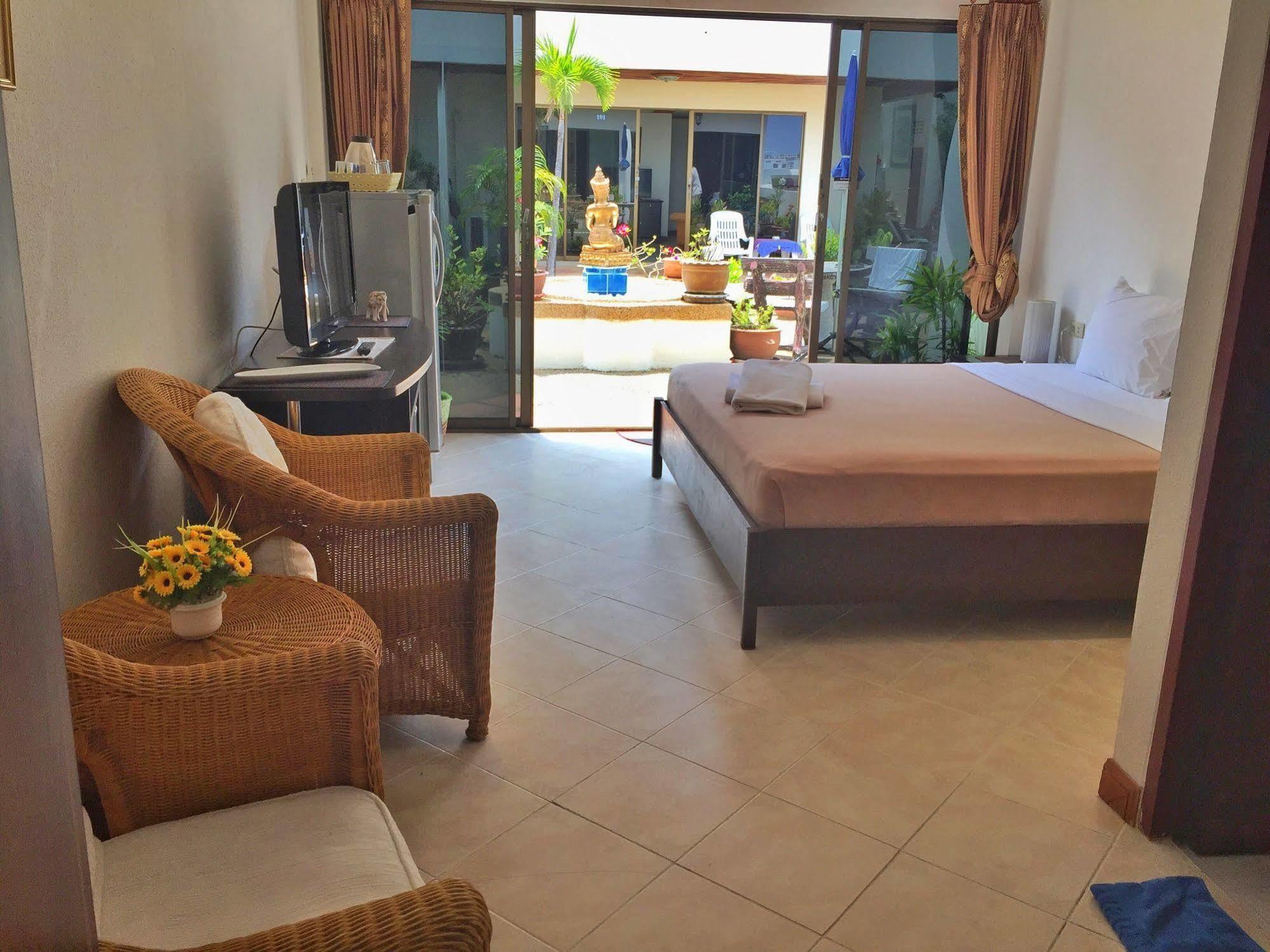 Blue Sky Residence Patong Bagian luar foto