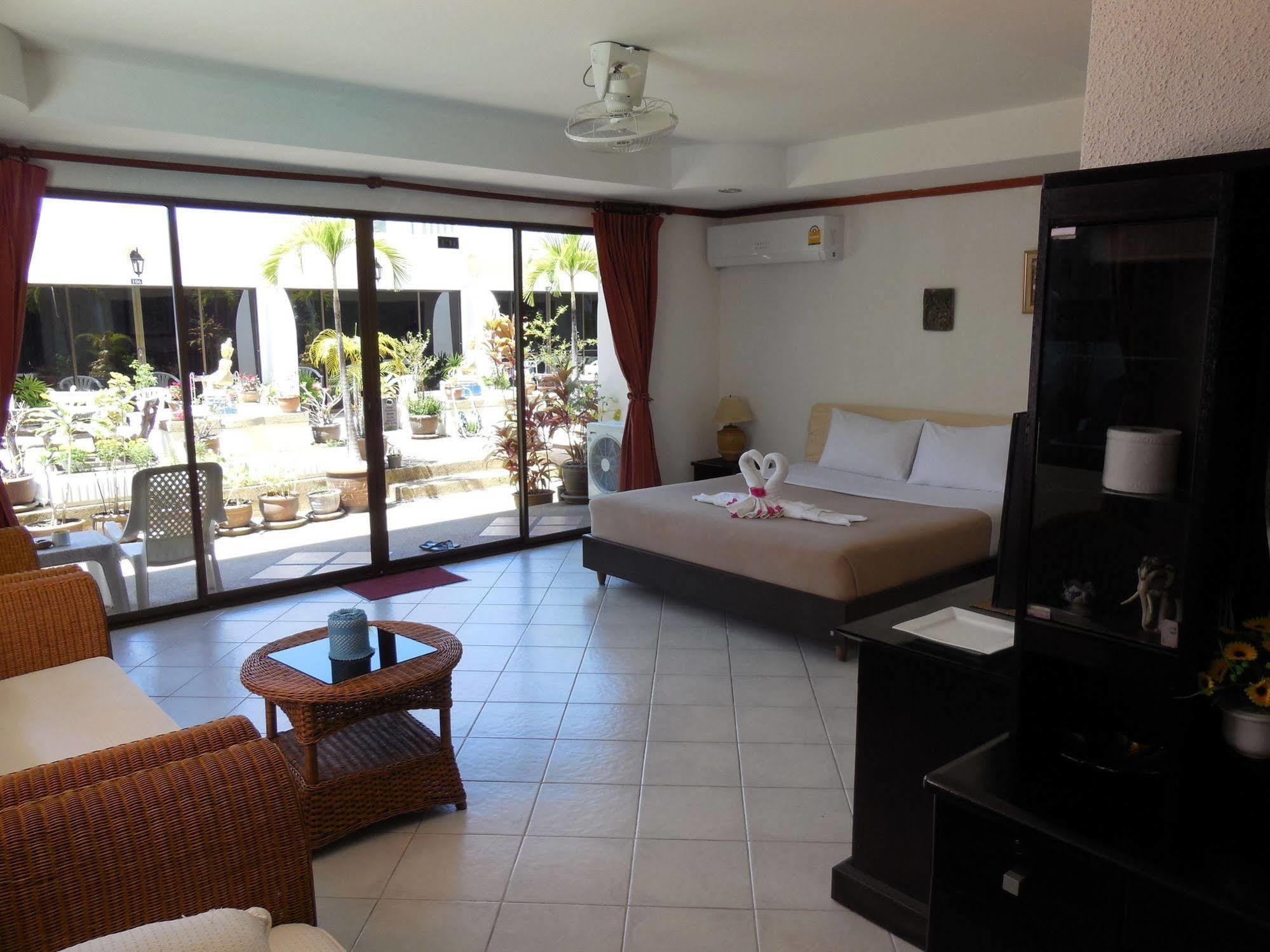 Blue Sky Residence Patong Bagian luar foto