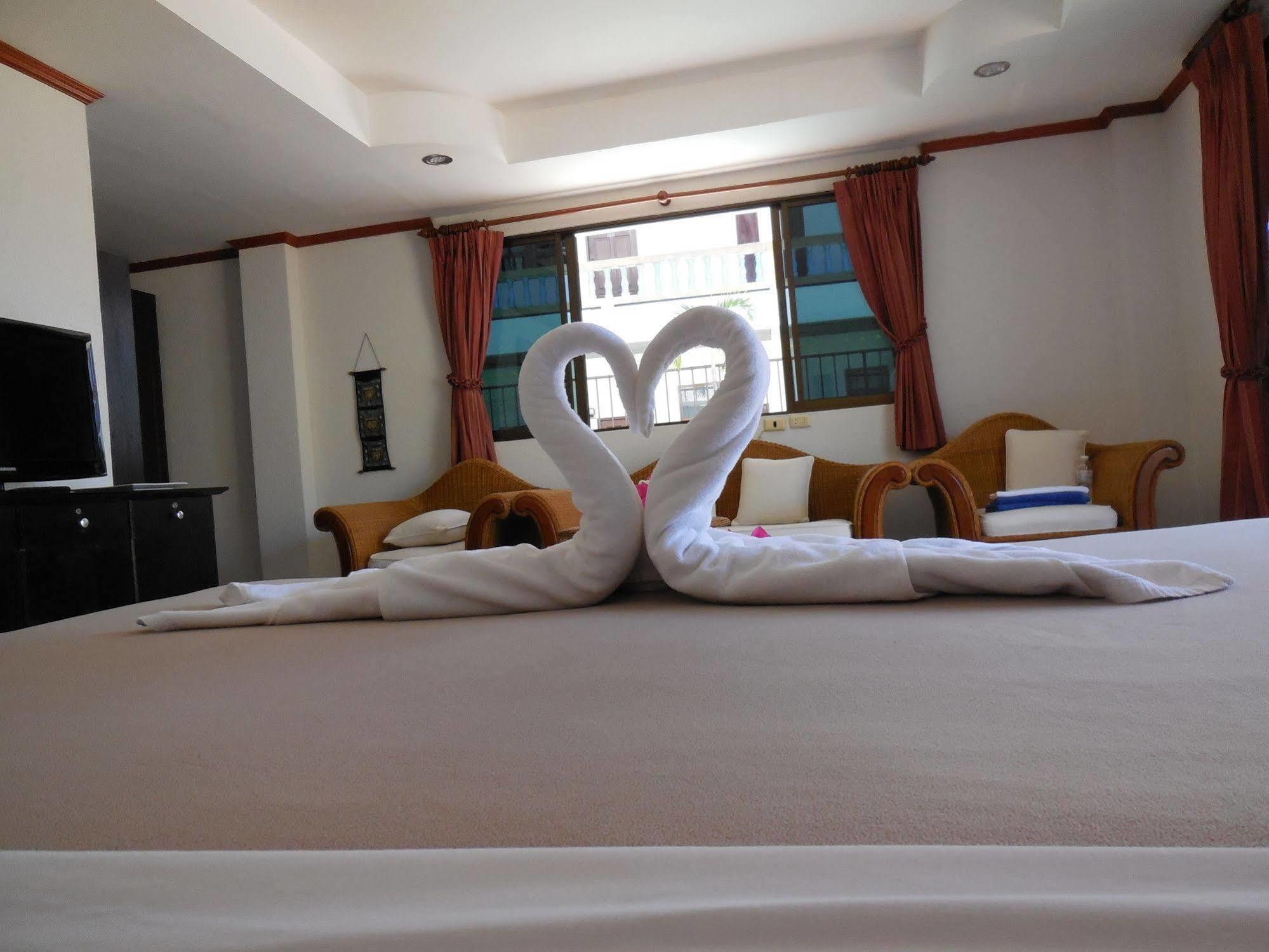 Blue Sky Residence Patong Bagian luar foto